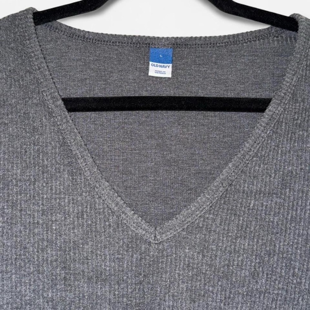 Gray V-Neck Ribbed Women's Top - Picture 4 of 4